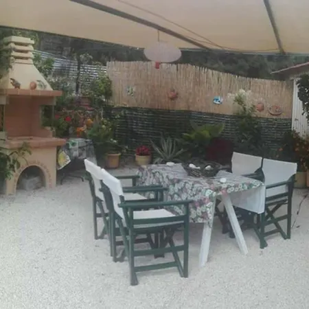 Nyaraló Hara *